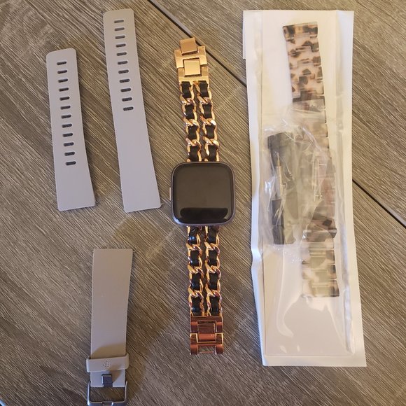 fitbit Accessories - FitBit Versa 2 with charger & 2 fashion bands